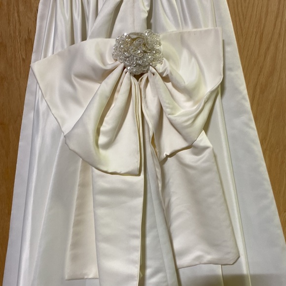 Macis- Beautiful ivory formal. - Picture 6 of 7